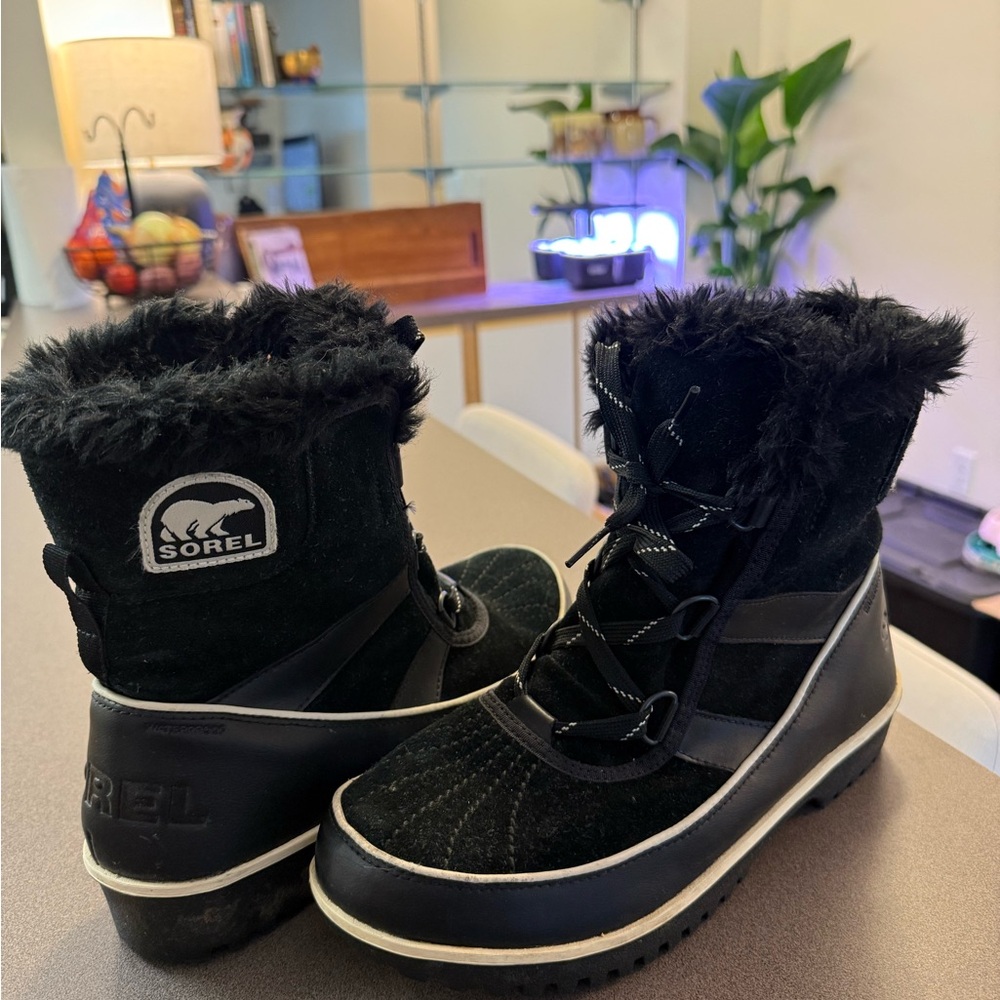 Sorel Black Fur-Lined Boots